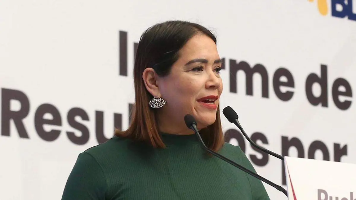 La Secretaria de Turismo, Martha Ornelas Guerrero, durante el segundo informe de actividades por dependencia en Puebla